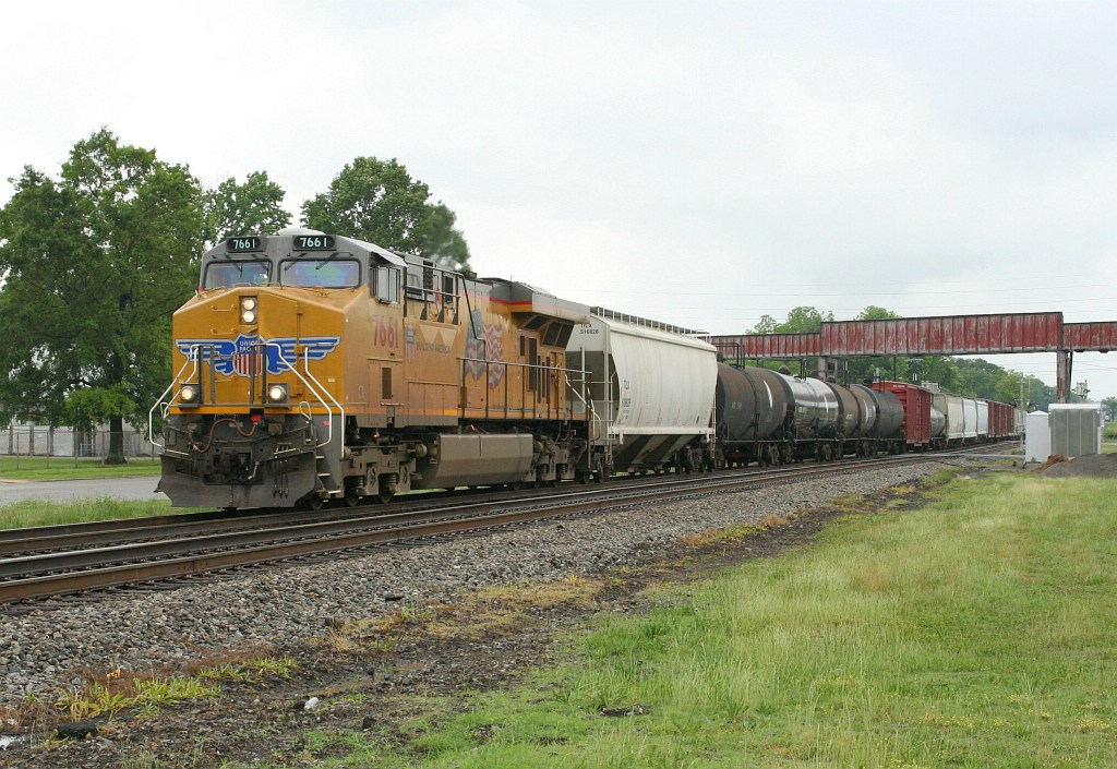 NS NB freight going under the old ACL (AB&A?) bridge